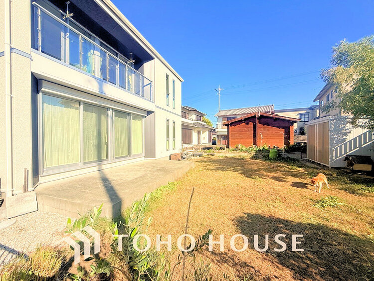 その他 広いお庭はガーデニングなど、ご家族の楽しめる場所の一つに