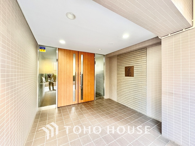 外観 明るく大きなリビングは、家族の安心と快適を育む空間。のびやかな広さが毎日の暮らしをより豊かに彩ります。