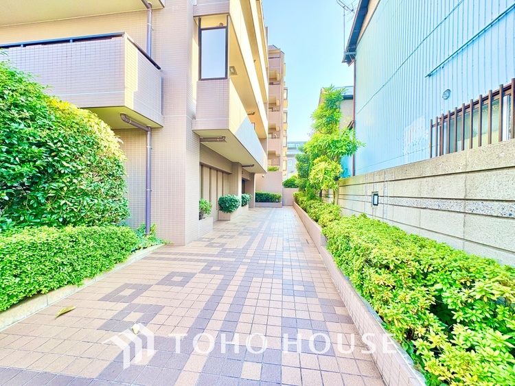 外観 無駄を削ぎ落としたミニマルなデザインが、空間に静謐な美しさをもたらします。研ぎ澄まされた感性を満たす場所です。