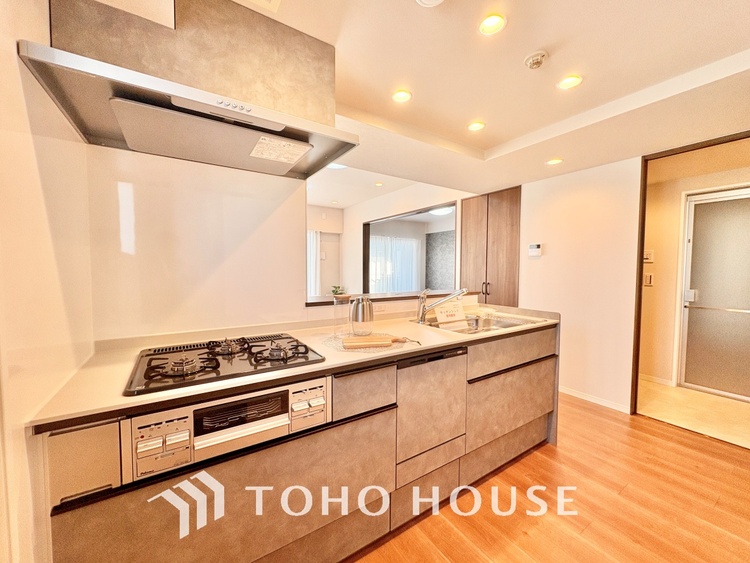 キッチン 時を超えて愛されるデザインが、日常を特別なひとときへと昇華させます。この場所から、心満たされる豊かな食卓が始まります。