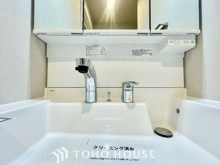 洗面 ◆気持ちの良い朝をつくりだし、夕方には笑顔を取り戻させてくれるミラー。