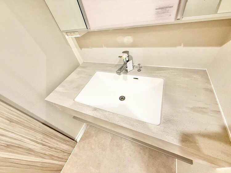 その他 清潔感を感じられる洗面化粧台。