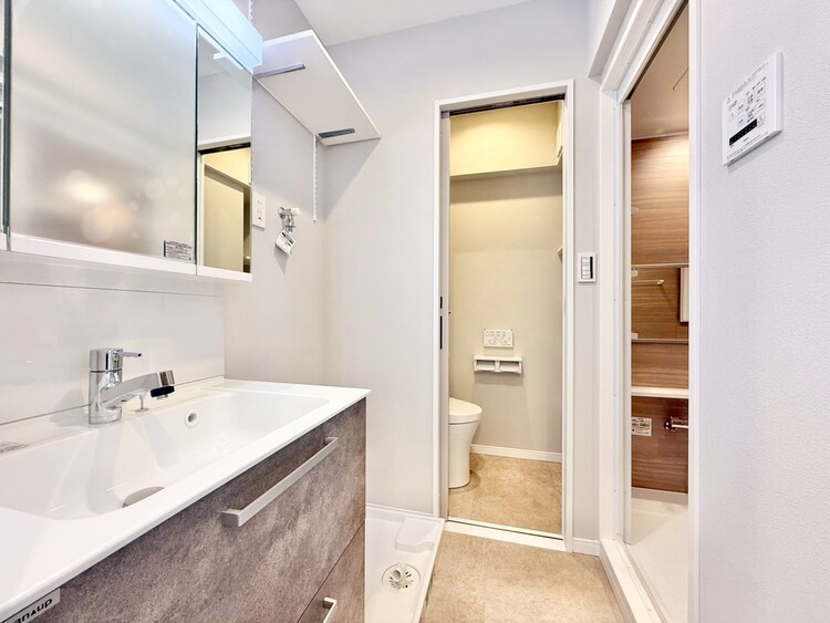 その他 十分な広さの脱衣所。