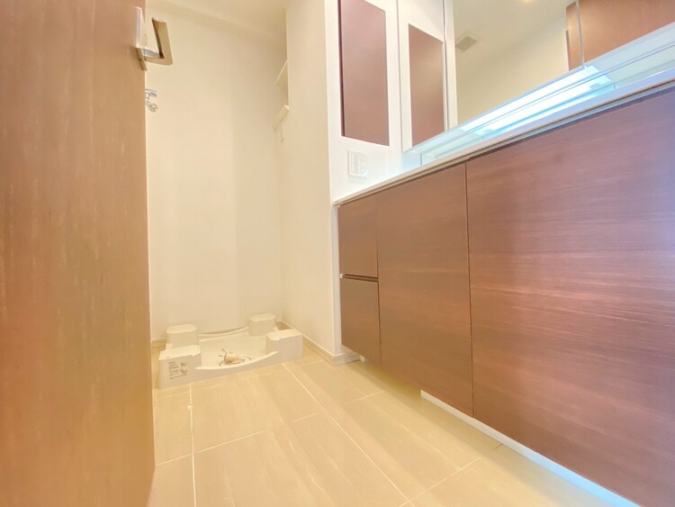 その他 十分な広さの脱衣所。