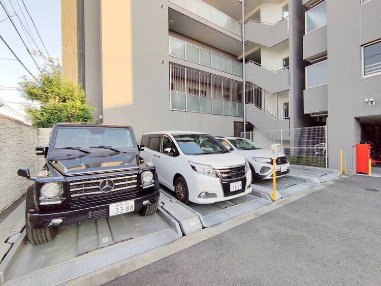 駐車場 駐車スペースが嬉しいですね。※空き状況は都度ご確認下さい。