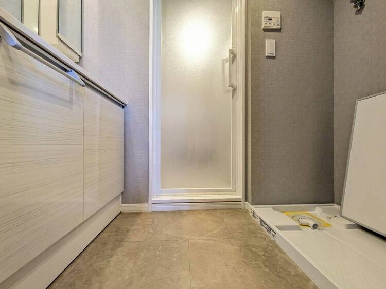 その他 十分な広さの脱衣所。