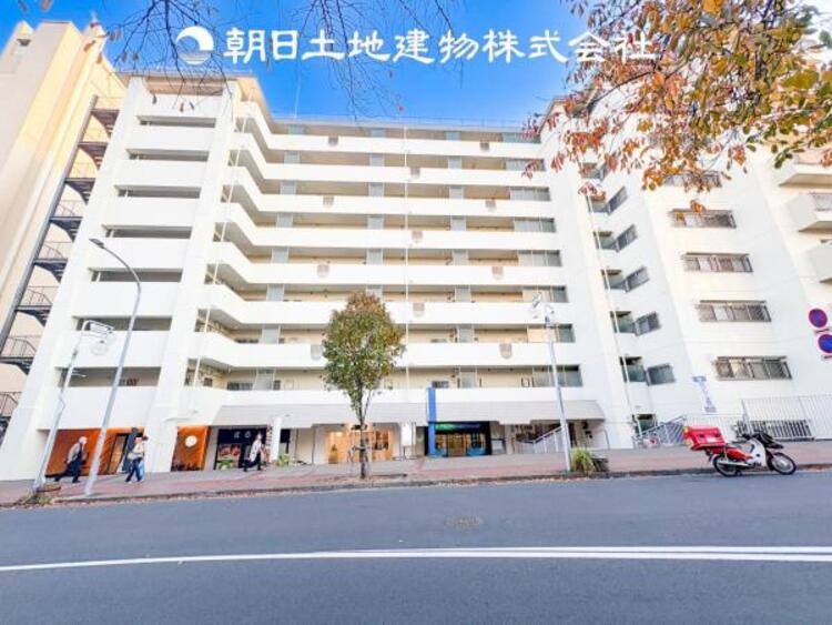 外観 時間のゆとりと空間、暖かな陽光がもたらす光と風を独占してください。