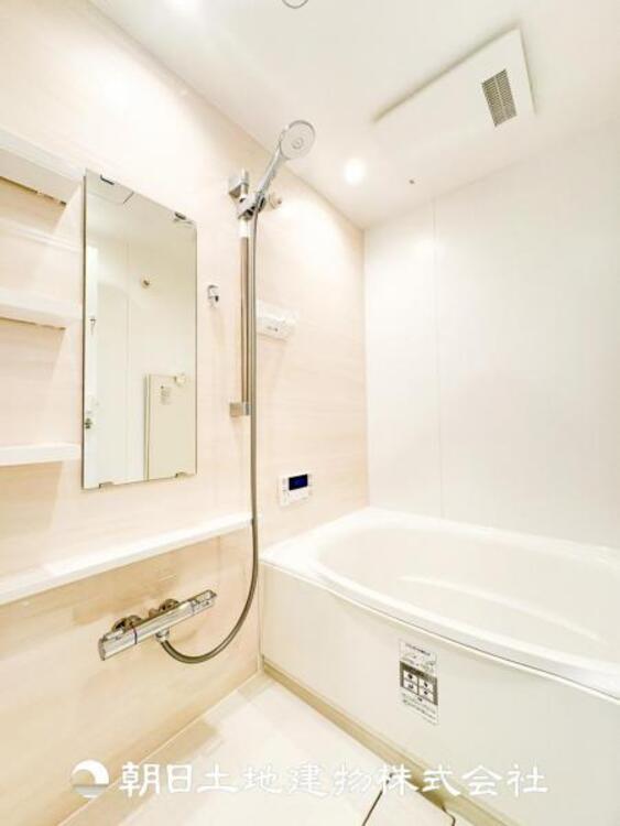 風呂 1日の疲れを癒すバスタイム。心地よいリラックスを叶える独立した美しい空間です。