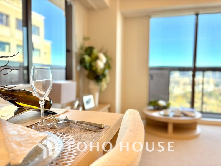 内装 【LIVING】◆陽光◆が差し込む。この開放的なLDKに家族の笑顔が集う。家族が一緒に過ごす空間は明るく、そして居心地よく。