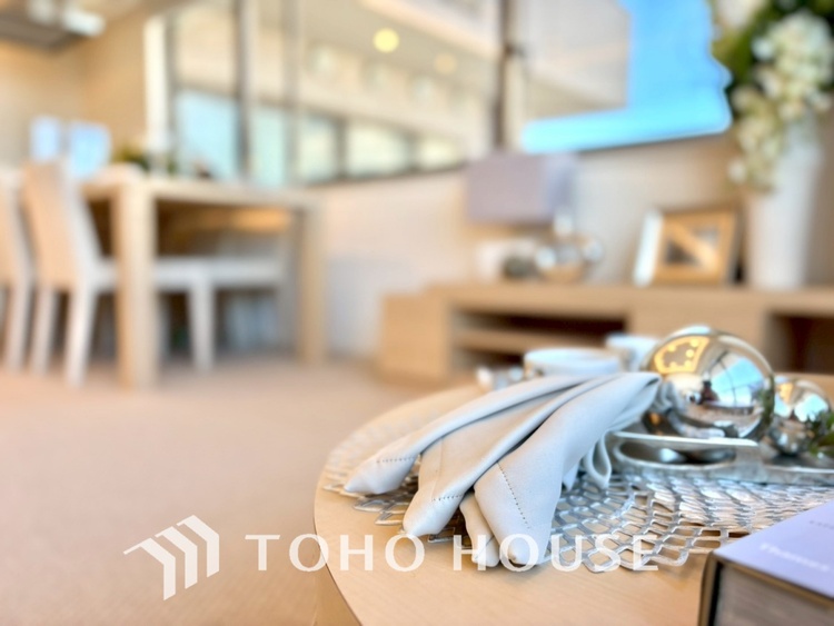 内装 【LIVING】◆扉を◆開くとこの景色。家族の”おかえり”の声が聞こえてきそう。