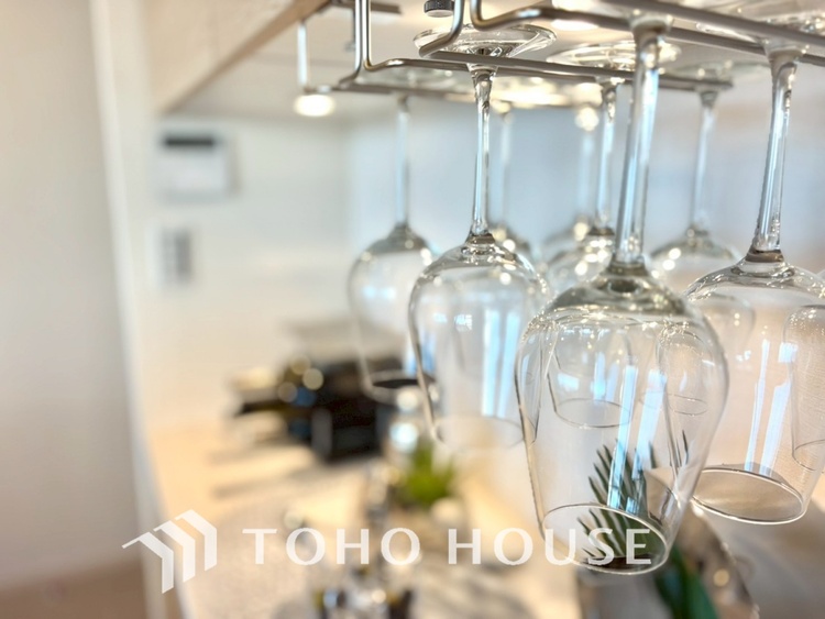 その他 【KITCHEN】◆開放的◆後片付けが楽なシステムキッチン。収納スペースの充実！