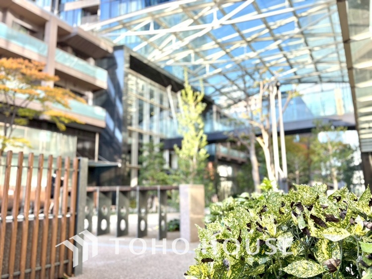 その他 【BALCONY】◆BLUE SKY◆自然の心地よさに包まれる。大開口の外に広がるのは爽やかな青空。