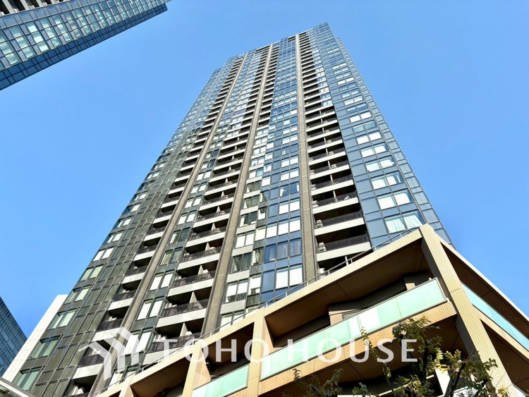 外観 【ENTRANCE】◆そびえ立つ◆我が家のシンボル。遠くの空が赤く染まる夕べが待ち遠しい。