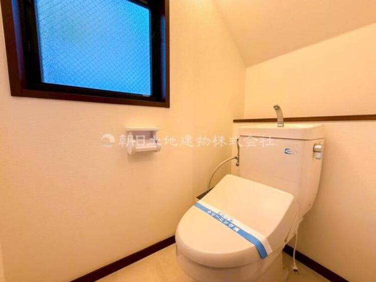 トイレ 【トイレ】ウォシュレット、保温機能付き便座など充実の設備です　お掃除がしやすくストレスフリー！！