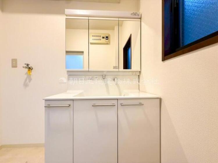 洗面 【洗面・脱衣所】普段は人目につかないスペースにもこだわりを。つくり手の気持ちを『心』がつたわります。