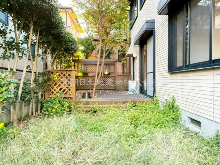 その他 広々とした庭スペース。ガーデニングも楽しめますね。