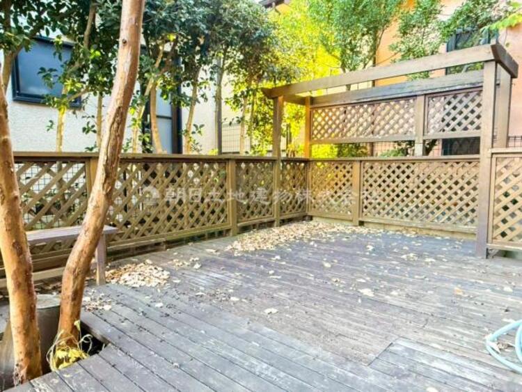 その他 ウッドデッキの上で、ゆっくりとした休日をお過ごしいただけます