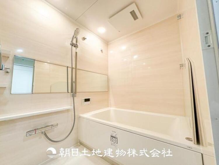 風呂 1日の疲れを癒すバスタイム。心地よいリラックスを叶える独立した美しい空間です。