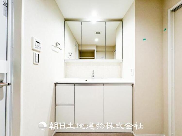 洗面 慌ただしい1日が始まり、充実した1日の終わりを締めくくる洗面所。