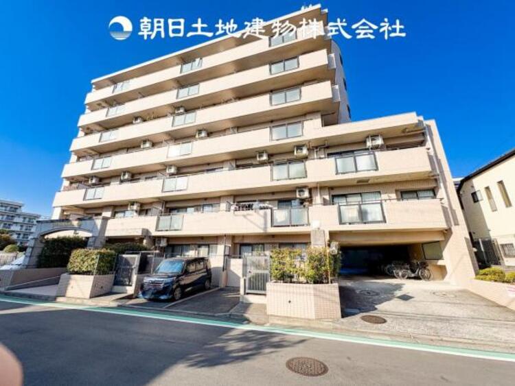 外観 表現された空間はたくさんの光を浴び、風を感じ、暮らしの時間を豊かにしてくれます。