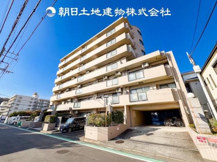 外観 時間のゆとりと空間、暖かな陽光がもたらす光と風を独占してください。