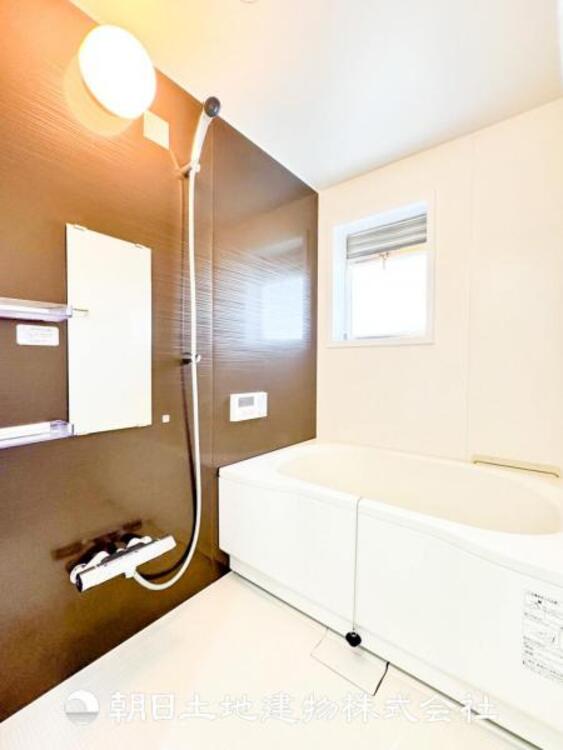 風呂 1日の疲れを癒すバスタイム。心地よいリラックスを叶える独立した美しい空間です。