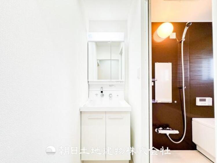 洗面 慌ただしい1日が始まり、充実した1日の終わりを締めくくる洗面所。