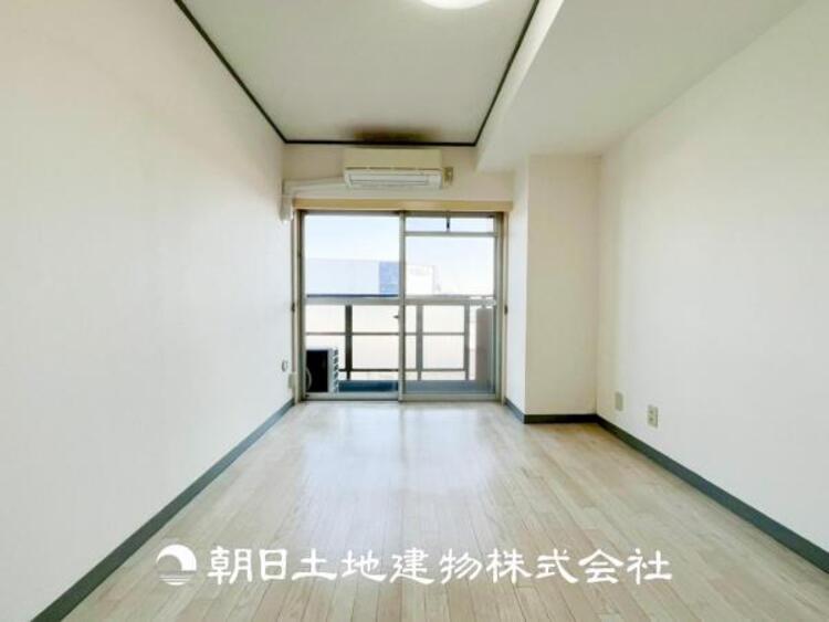 内装 【居室】設計者のセンスが求められる大切な空間だからこそ、落ち着いて過ごせる癒しと寛ぎの空間が欲しい。そんな願いを叶えました。