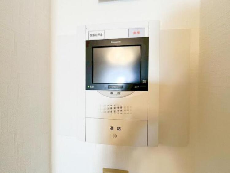 設備 【設備】お客様のお顔が確認出来るので、セキュリティ対策にも最適のモニター付きインターホン。