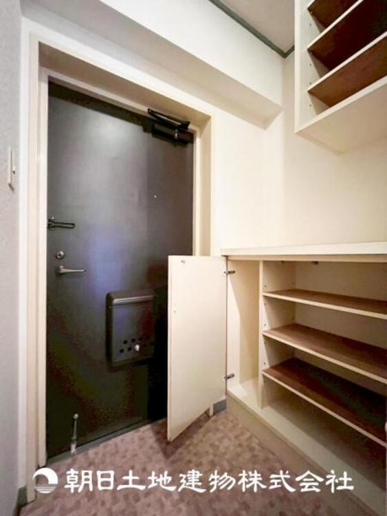 その他 【玄関】大切な家族、お客様をお迎えする玄関は住宅の入口。仕事が終わって疲れた日でも、あなたを受け入れてくれます。