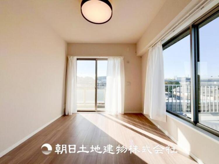 内装 【居室】設計者のセンスが求められる大切な空間だからこそ、落ち着いて過ごせる癒しと寛ぎの空間が欲しい。そんな願いを叶えました。