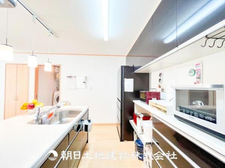 キッチン 毎日使う場所だからこそ、ストレスなく使えて、スムーズな家事ができる空間になっております。