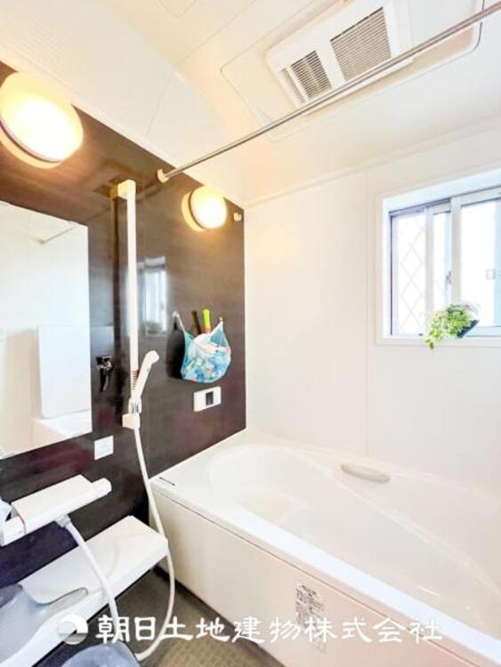 風呂 1日の疲れを癒すバスタイム。心地よいリラックスを叶える独立した美しい空間です。