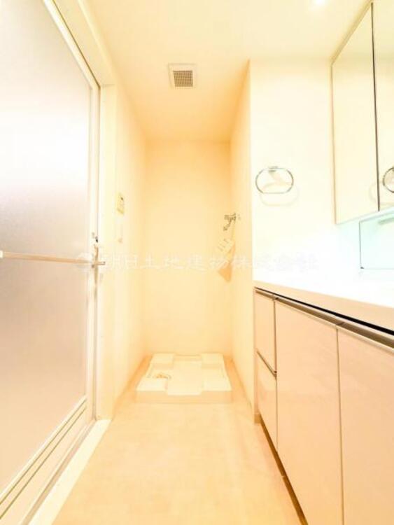 洗面 【洗面・脱衣所】使用頻度の高い場所だからこそ便利な空間に。多人数での使用も考えた便利な空間です 