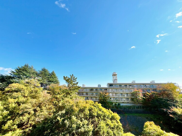 バルコニー 窓を開けると広がる青空。心をリフレッシュして日々を過ごしていきましょう。