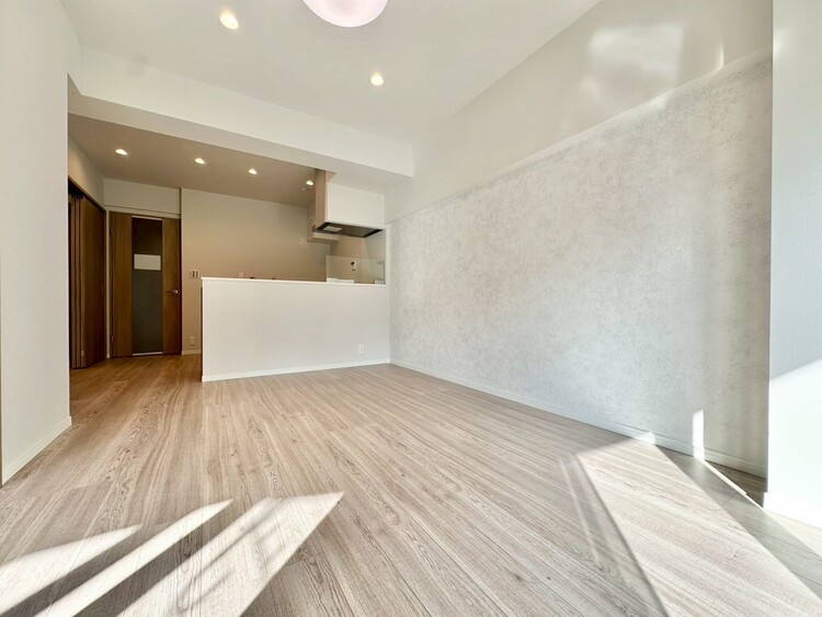 居間 忙しく過ぎゆく日常を置き去るほど、ゆったりした時間が流れるリビング。