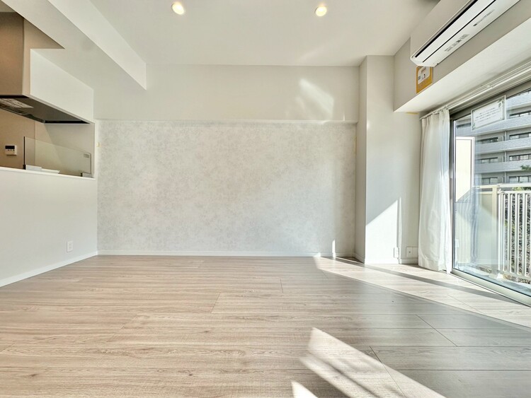 居間 居心地の良い空気感は、暮らしのステージを彩り、心からのやすらぎと満足感を与えてくれます。