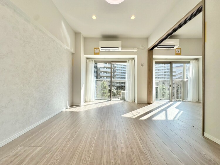 居間 飾り過ぎないシンプルな内装と偏り過ぎないデザインで統一しました。