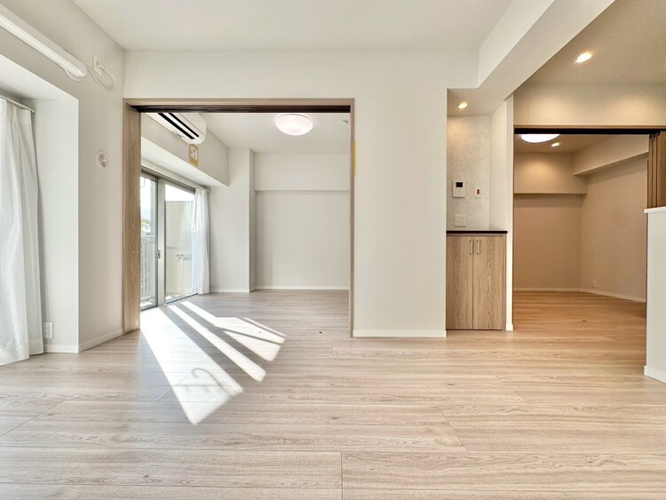 居間 快適に過ごす毎日を求めて、暮らしの中でご自身の「マイホーム」に創り上げてください。