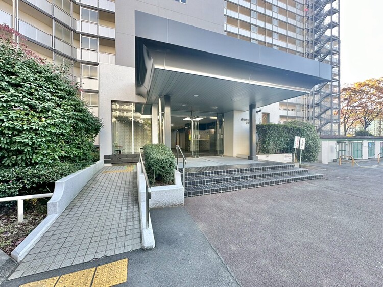 エントランス 外と内をつなぐエントランスは、まさに顔となる場所。