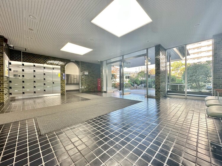 エントランス エントランス内部は、管理が行き届き清潔な共有スペースとなっています。