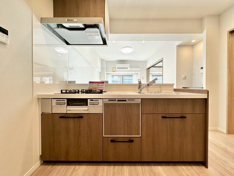 キッチン スマートな意匠と充実の機能を備えたキッチンが、暮らしにおいしい彩りを添えます。