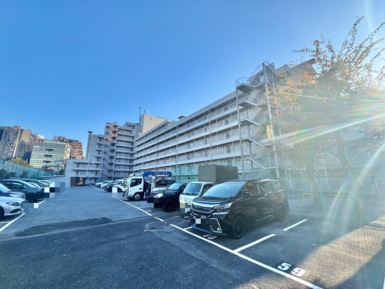 駐車場 本物件の駐車スペースです。車種制限のある場合もございますので、お気軽にお問い合わせくださいませ。