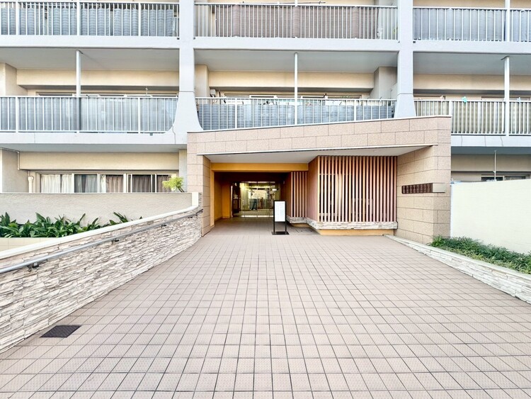 エントランス 外と内をつなぐエントランスは、まさに顔となる場所。