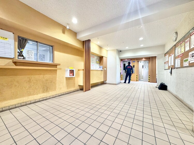 エントランス エントランス内部は、管理が行き届き清潔な共有スペースとなっています。
