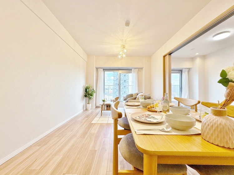 居間 飾り過ぎないシンプルな内装と偏り過ぎないデザインで統一しました。