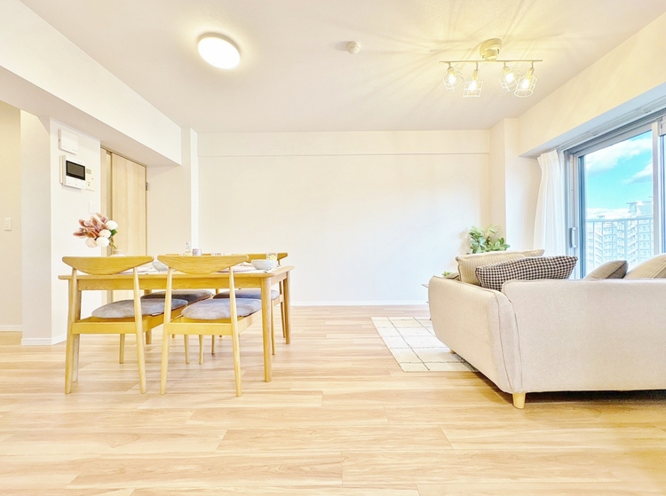 居間 快適に過ごす毎日を求めて、暮らしの中でご自身の「マイホーム」に創り上げて下さい。