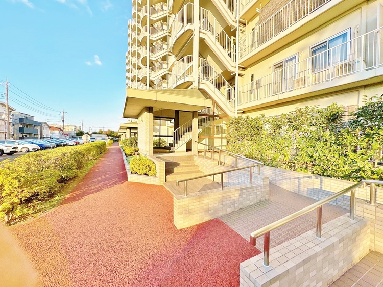 エントランス 外と内をつなぐエントランスは、まさに顔となる場所。