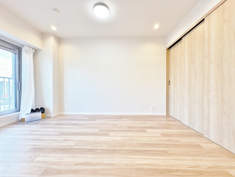 寝室 ベッドも十分に設置するスペースがあります。