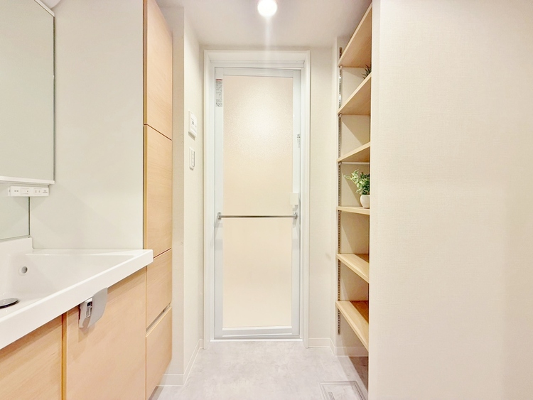 洗面 清潔感と心地よさを重視した、上質感漂うパウダールーム。